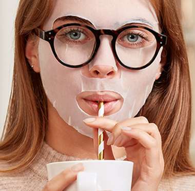 ماسک ورقه ای مرطوب کننده و آبرسان مدل ریچ سیمپل Simple Kind to Skin Rich Moisture Sheet Mask