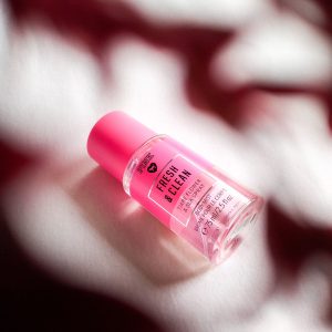 بادی میست پینک فرش اند کلین ویکتوریا سکرتVictoria's Secret PINK Fresh And Clean Travel flower & sea body mist