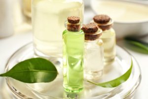 روغن درخت چای 100% طبیعی tea tree oil essential oil on tea tree oil